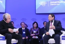 越南政府总理范明正出席越南-世界经济论坛国家战略对话。