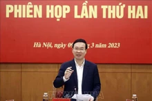 国家主席武文赏发表讲话。