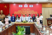 越南《人民报》与科技部签署协调工作计划。