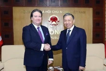 越南公安部长苏林大将会见美国驻越南大使马克•纳珀。