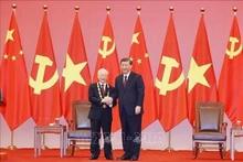 越共中央总书记阮富仲和中共中央总书记、中国国家主席习近平。（图片来源：越通社）