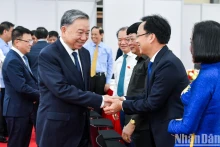 越南国家主席苏林出席2023年第十八届国家新闻奖颁奖典礼。