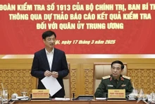 越共中央政治局委员、中央书记处书记、中央检查委员会主任、检查团团长阮唯玉在会上发表讲话。
