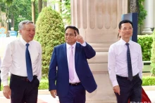 政府总理范明正出席中央各部委、行业数字化转型成功模式介绍会议。