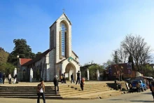 附图：沙坝石教堂。