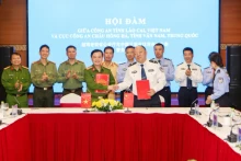 会谈结束后，双方签署了谅解备忘录。（图片来源：人民公安报）