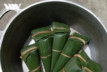 岱依族和侬族婴儿满月仪式上的三角粽。