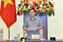 国会主席王廷惠主持会议。（维玲 摄）