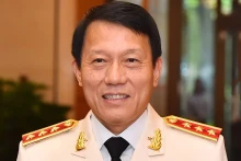 越共中央委员会补选越共中央委员、中央公安党委书记、公安部部长梁三光上将为中央政治局委员。