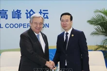 越南国家主席武文赏会见联合国秘书长安东尼奥·古特雷斯。（图片来源：VGP）
