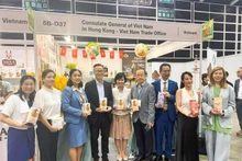 越南驻中国香港总领事馆代表出席2024年8月在香港举行的香港国际食品展览会。