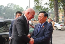 国会主席王廷惠会见澳大利亚总督戴维·赫尔利。（维玲 摄）