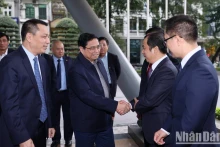 政府总理范明正同越南电力集团领导举行工作会议【组图】