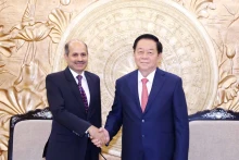 阮重义先生会见印度驻越南大使桑迪普·阿里亚。（图片来源：越通社）