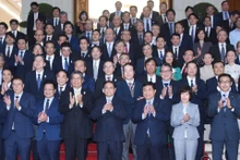越南政府总理范明正主持与日本企业的座谈会【组图】