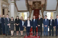 双方代表合影。