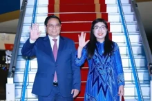 越南政府总理范明正及夫人离开河内，赴巴西出席2024年G20领导人峰会并对多米尼加进行正式访问。（图片来源：越通社）