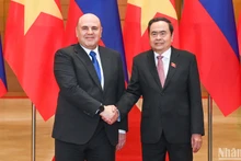 越南国会主席陈青敏会见俄罗斯联邦政府总理米舒斯京。