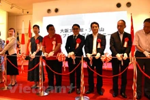 亚洲—日本文化经济合作中心揭牌仪式于8月6日在日本大阪市大阪文化大厦举行。