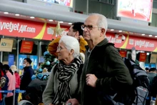 全国各地迎来2023年首批游客。