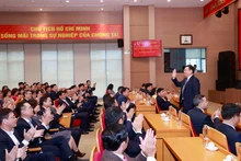 国会主席王廷惠来到国家审计署，向审计署全体工作人员拜年。