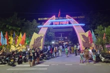 设在县文化中心的南东集市现已成为居民和游客的聚会场所。