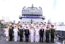 双方代表合影。