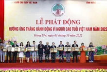 阮春福主席和各位代表。（图片来源：越通社）
