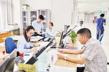 引导人民和企业在省行政中心的数字平台上办理手续。