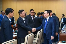 国会主席王廷惠和卫生部领导。
