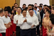 越南政府总理范明正探访越南新闻工作者协会。