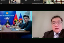 越南驻俄罗斯大使馆以在线形式与俄罗斯各所大学举行见面会。