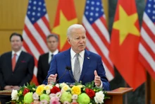 美国总统乔·拜登在联合记者会上发表讲话。