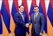 越南国会副主席陈光方会见亚美尼亚国会第一副主席哈科博·阿尔沙克扬。