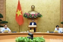 范明正总理主持会议。