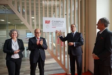 各位代表出席法语教育工艺中心落成仪式。