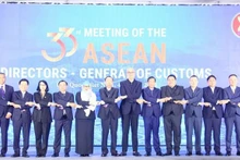 各国代表合影。（图片来源：haiquanonline.com.vn）