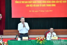 苏林总书记主持会议。