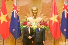 国会主席陈青敏会见新西兰总理克里斯托弗•卢克森。