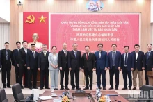 中国《人民日报》代表团2025年3月对《人民报》进行工作访问。