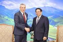 范明正总理和乌拉吉米尔·巴拉维库大使。（图片来源：越通社）
