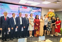 出席见面会的各位代表合影。（图片来源：hcmcpv.org.vn）