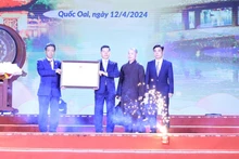 证书授予仪式。（图片来源：dangcongsan.vn）