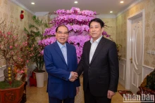 国家主席梁强走访慰问前越共中央总书记农德孟。