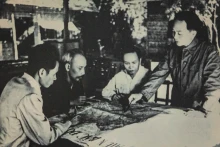 1953年12月，胡志明主席和党的领导人在越北战区举行会议，决定发起奠边府战役。