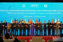 出席开幕式的各位代表合影。