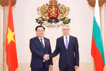 越南国会主席王廷惠会见保加利亚总理尼古拉·登科夫。（图片来源：青年报）