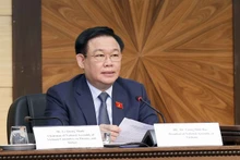 越南国会主席王廷惠在论坛上发表讲话。（图片来源：越通社）