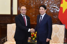 国家主席梁强会见阿尔及利亚驻越南大使索菲安·柴布。