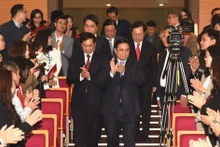 范明正总理出席会议。